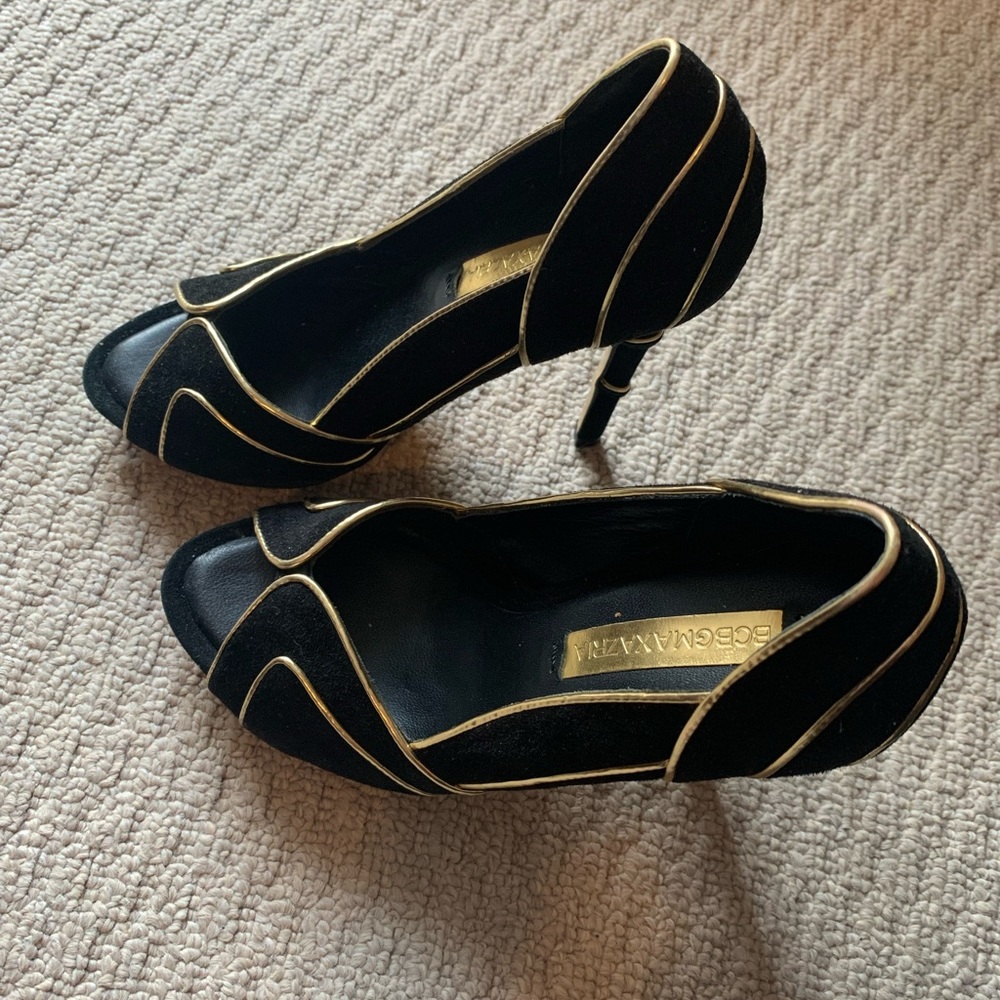 BCBGMAXAZRIA black & gold piped high heels- weirdly small